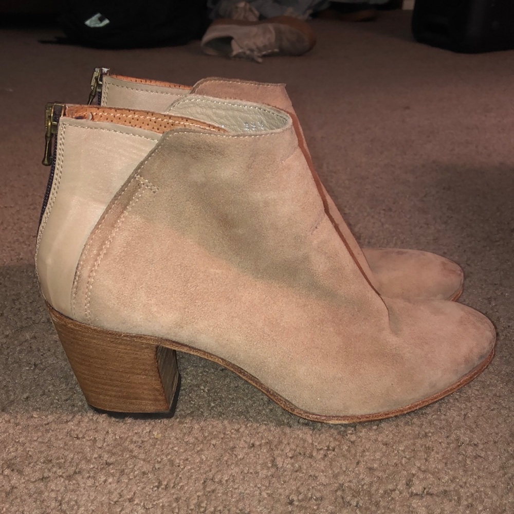 Ron white booties tan